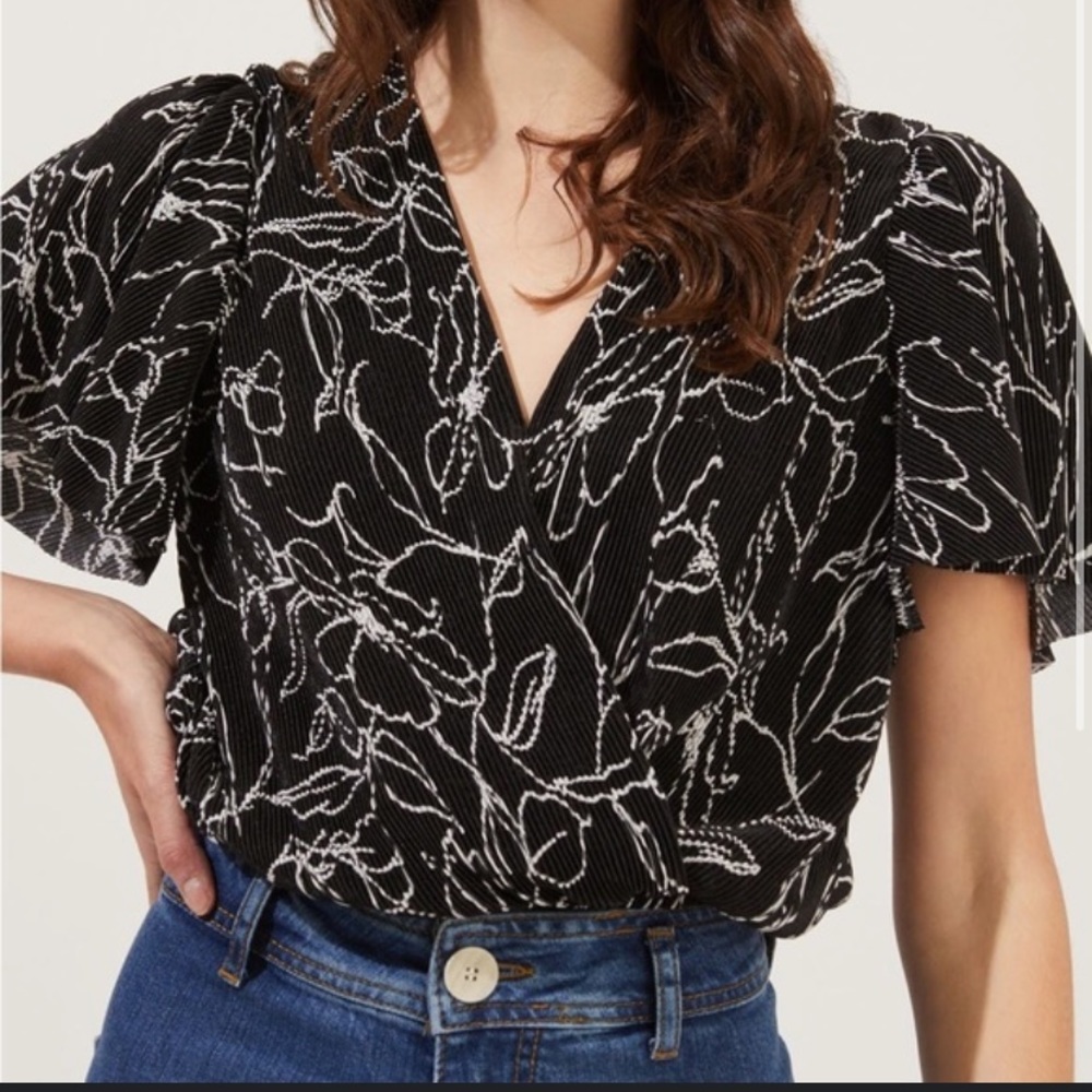 ASTR THE LABEL ribbed floral cropped top
